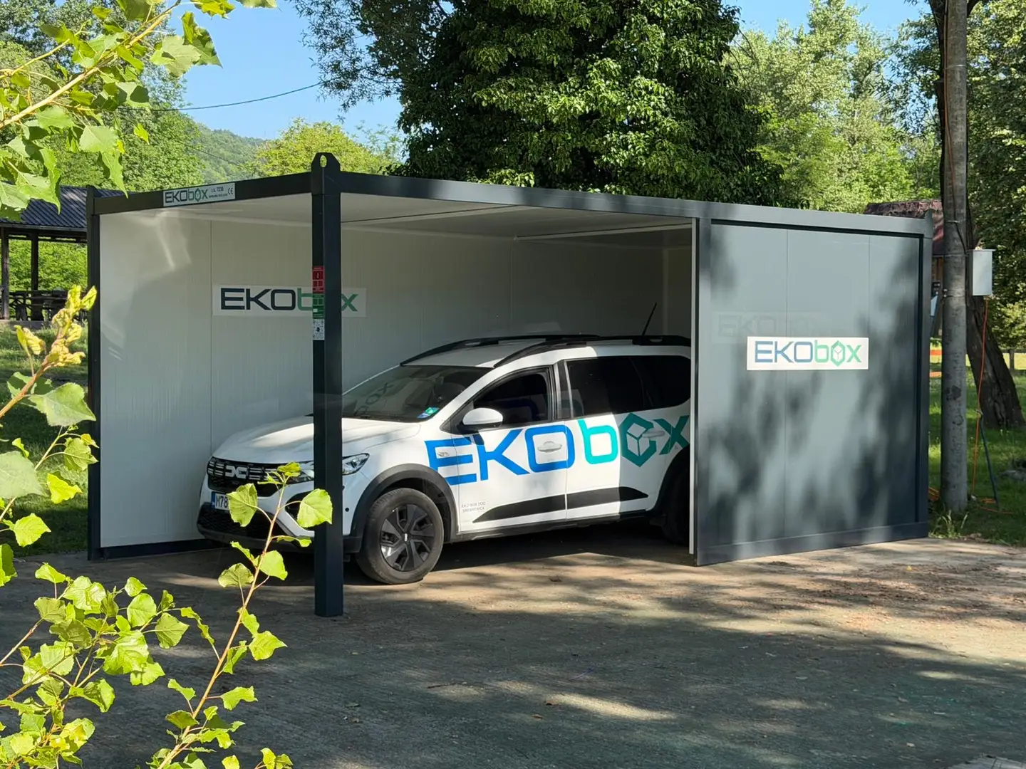 Garagemodul med öppen port