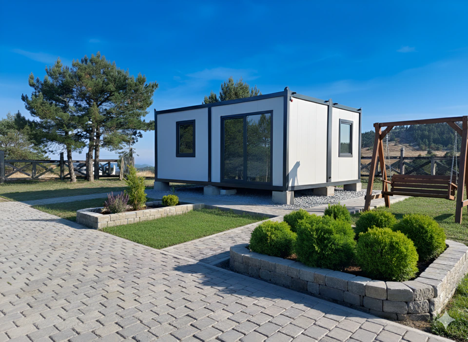 Bostadsmodul med möblerad veranda